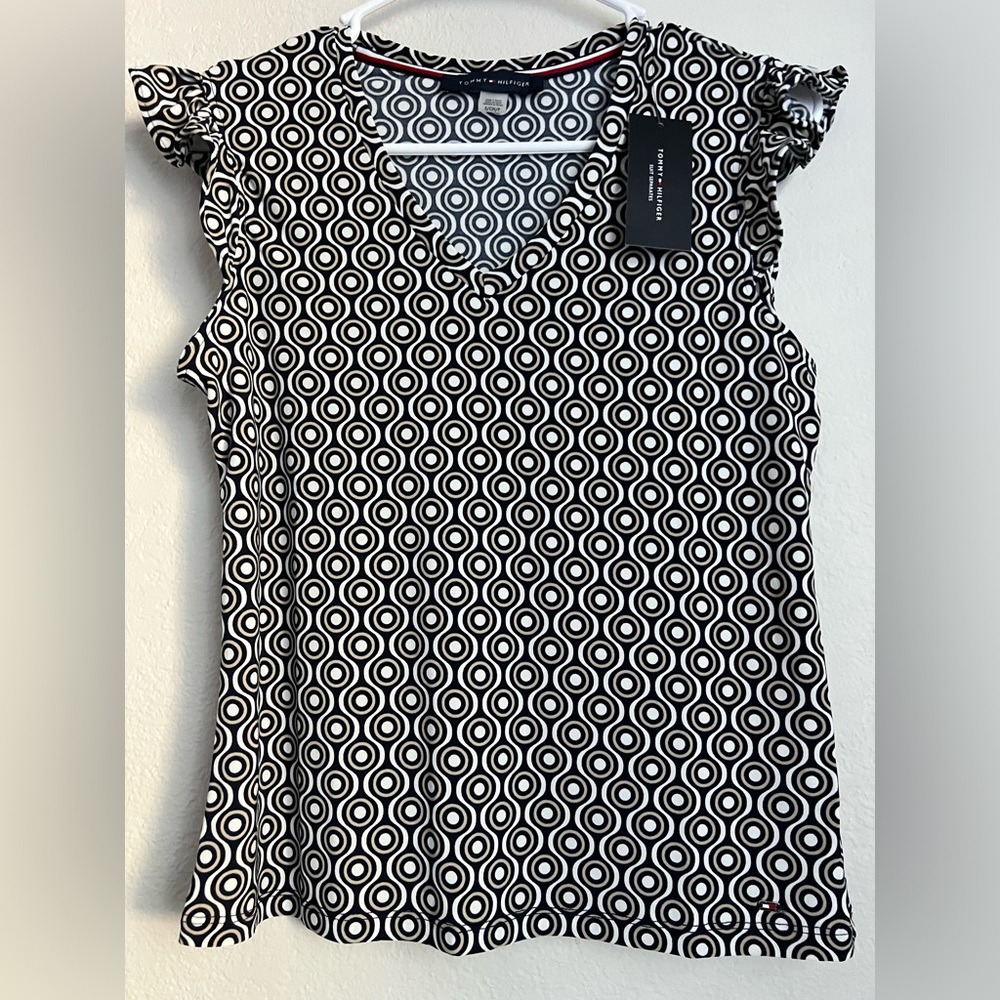 Tommy Hilfiger Women’s Black and White Fitted Ruffled Blouse